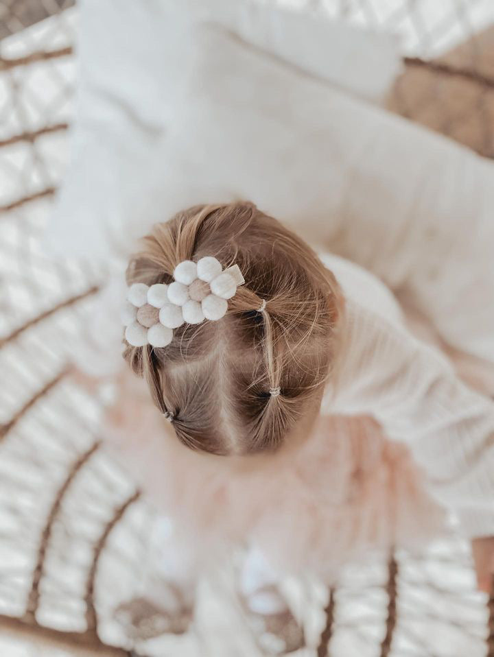 Pompom Daisy Bar Clip - Marshmallow