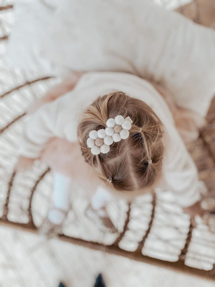 Pompom Daisy Bar Clip - Marshmallow