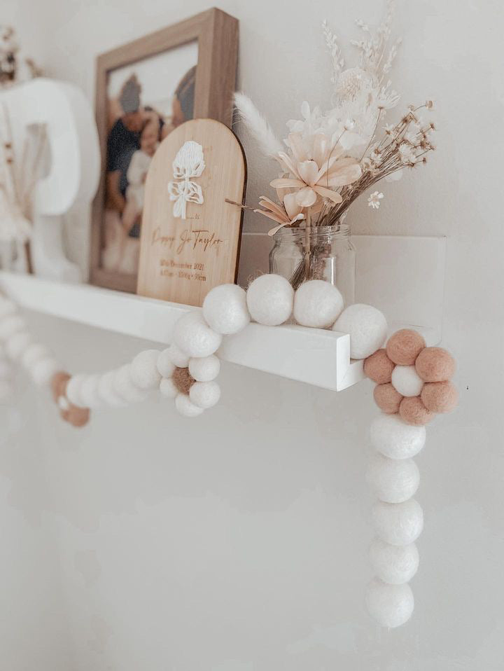 Pompom Daisy Garland - Neutral Love