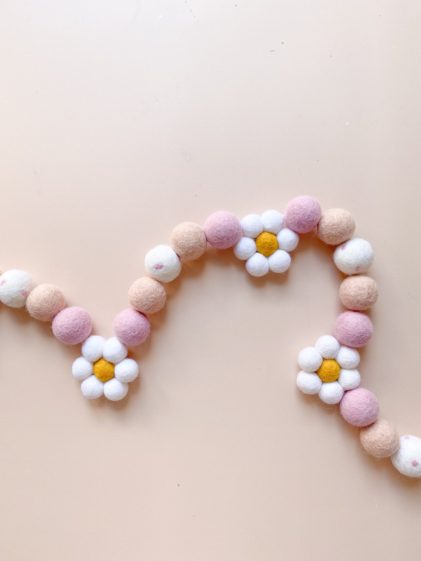 Sweet Daisy Garland