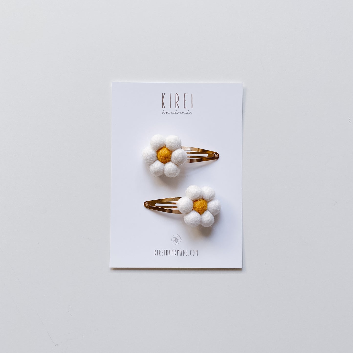 Pompom Daisy Snap Clips (Set of 2) - White