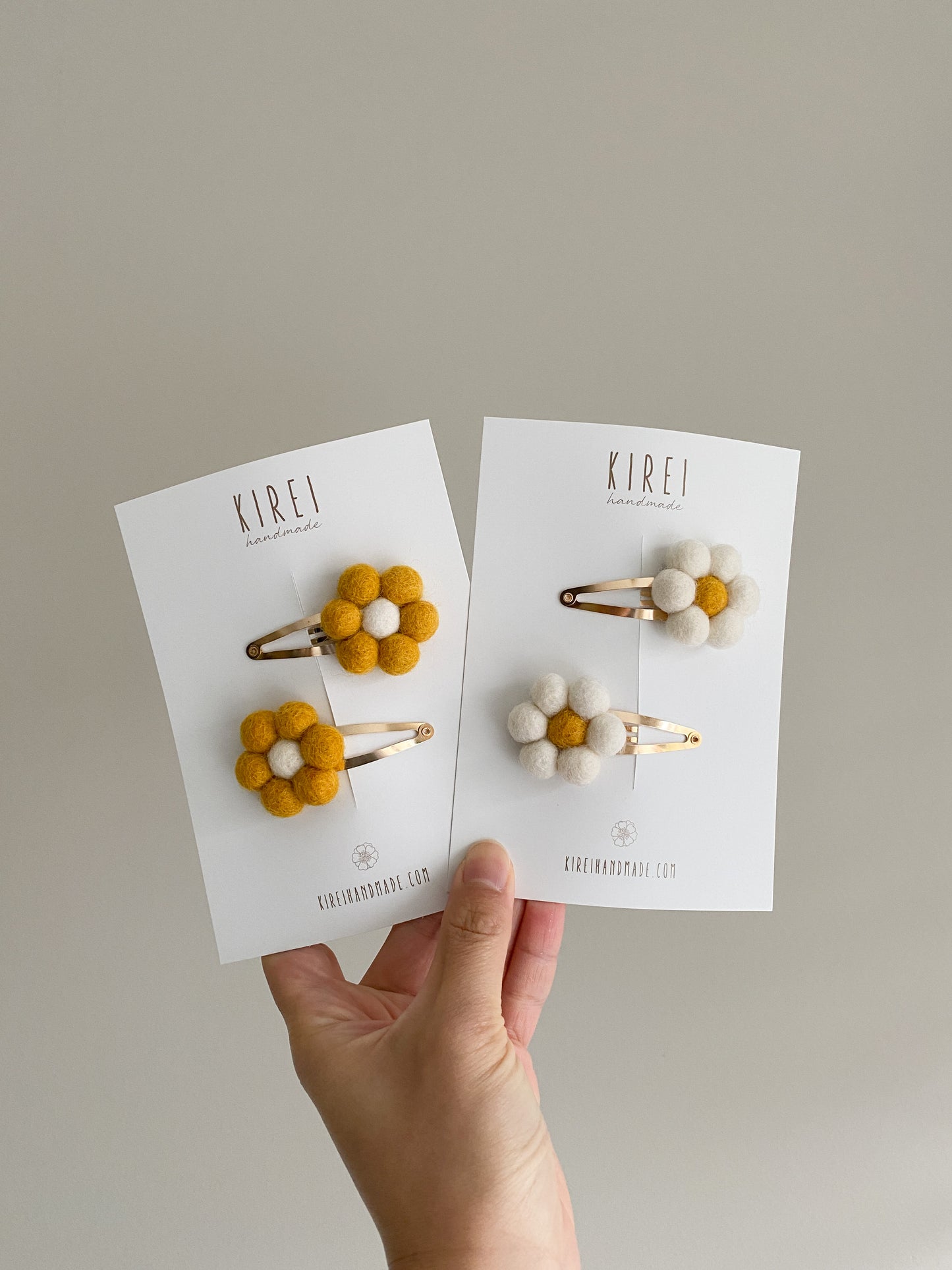 Pompom Daisy Snap Clips (Set of 2) - White