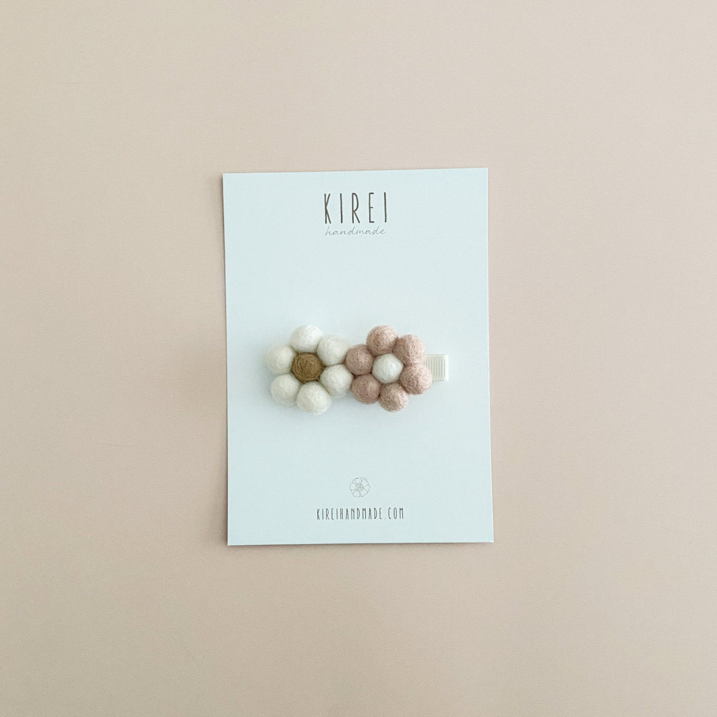 Pompom Daisy Bar Clip - Neutral Love