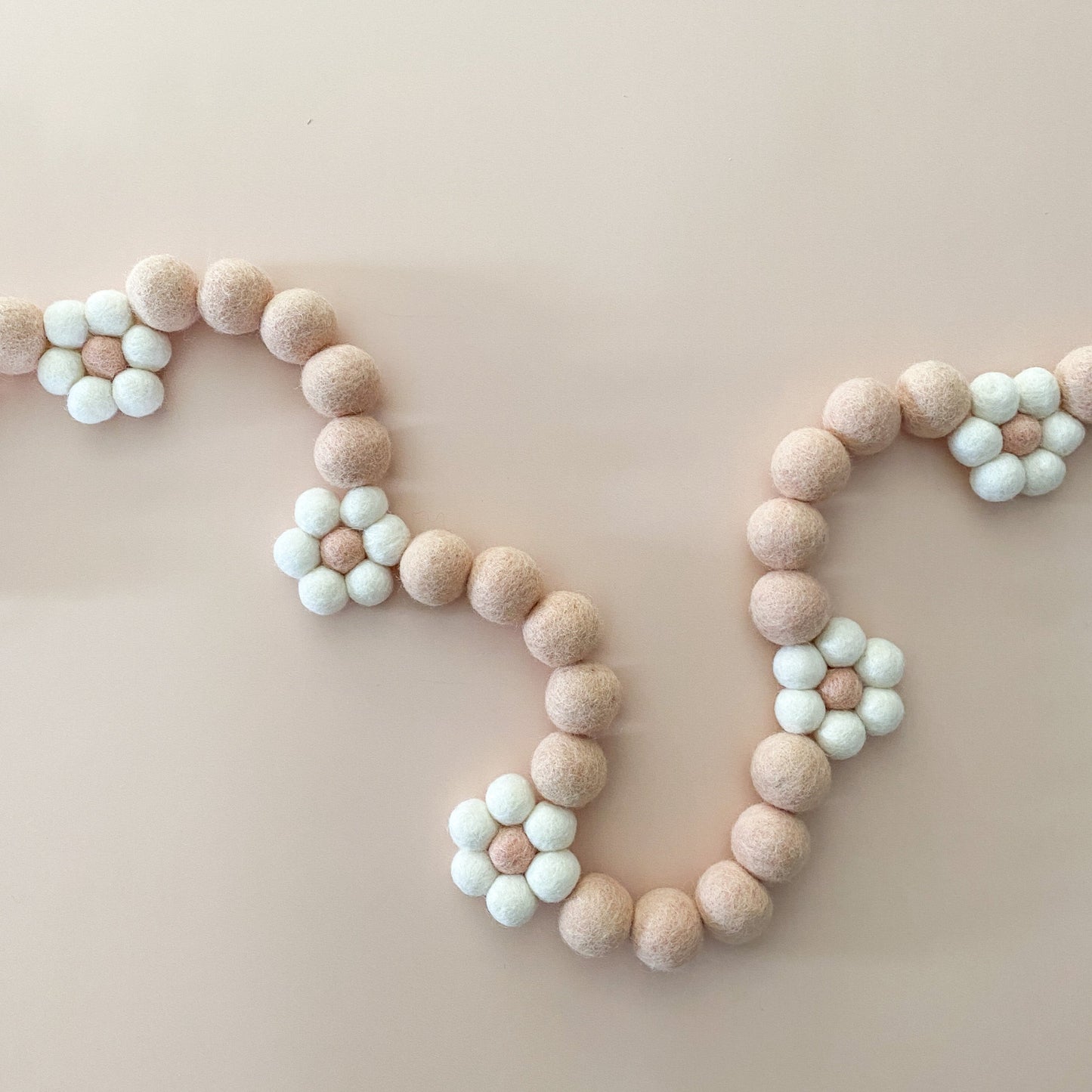 Pompom Daisy Garland - Marshmallow