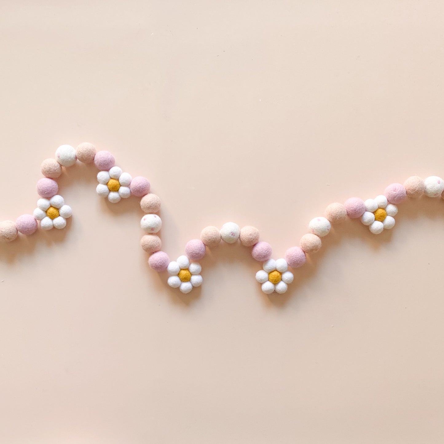 Sweet Daisy Garland