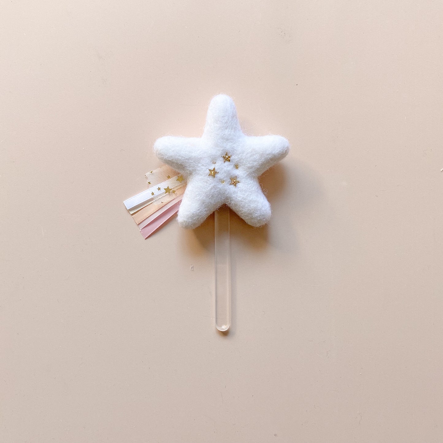 Shooting star cake topper with white star and ribbon streams