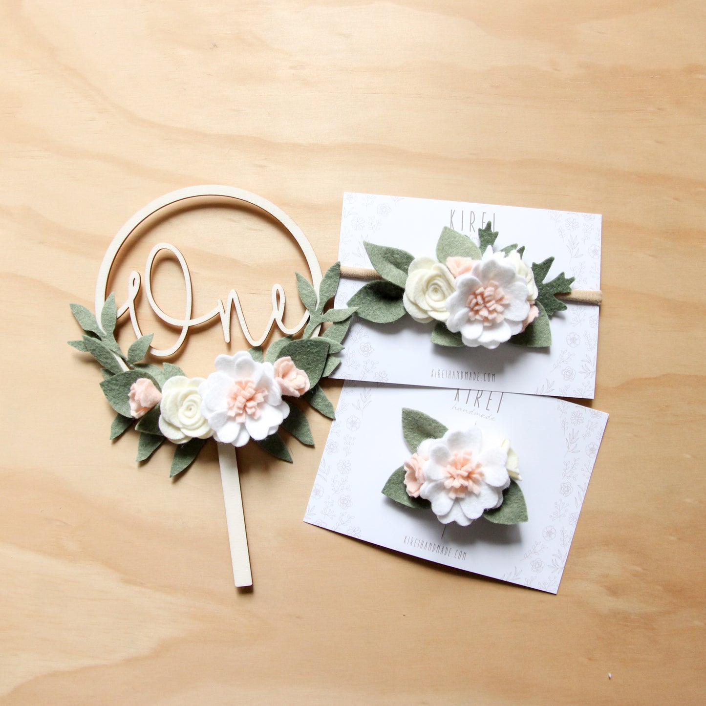 Neutral Flower Wreath Cake Topper