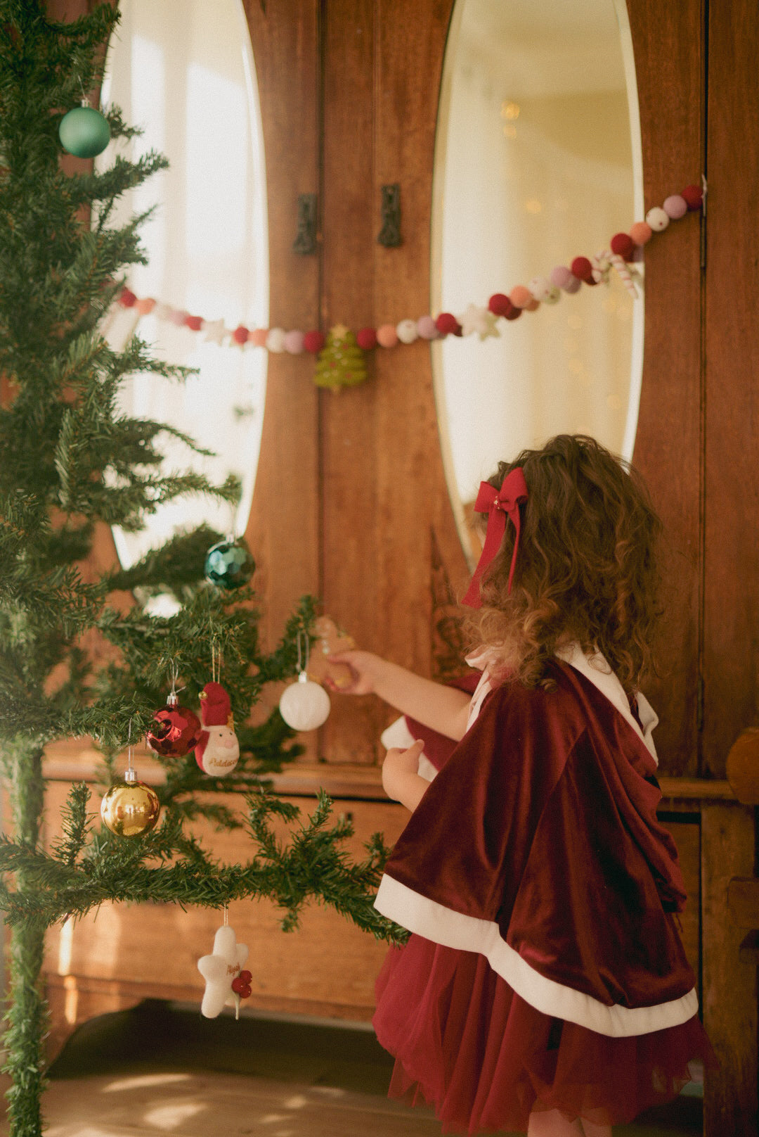 Christmas Jolly Garland - Red