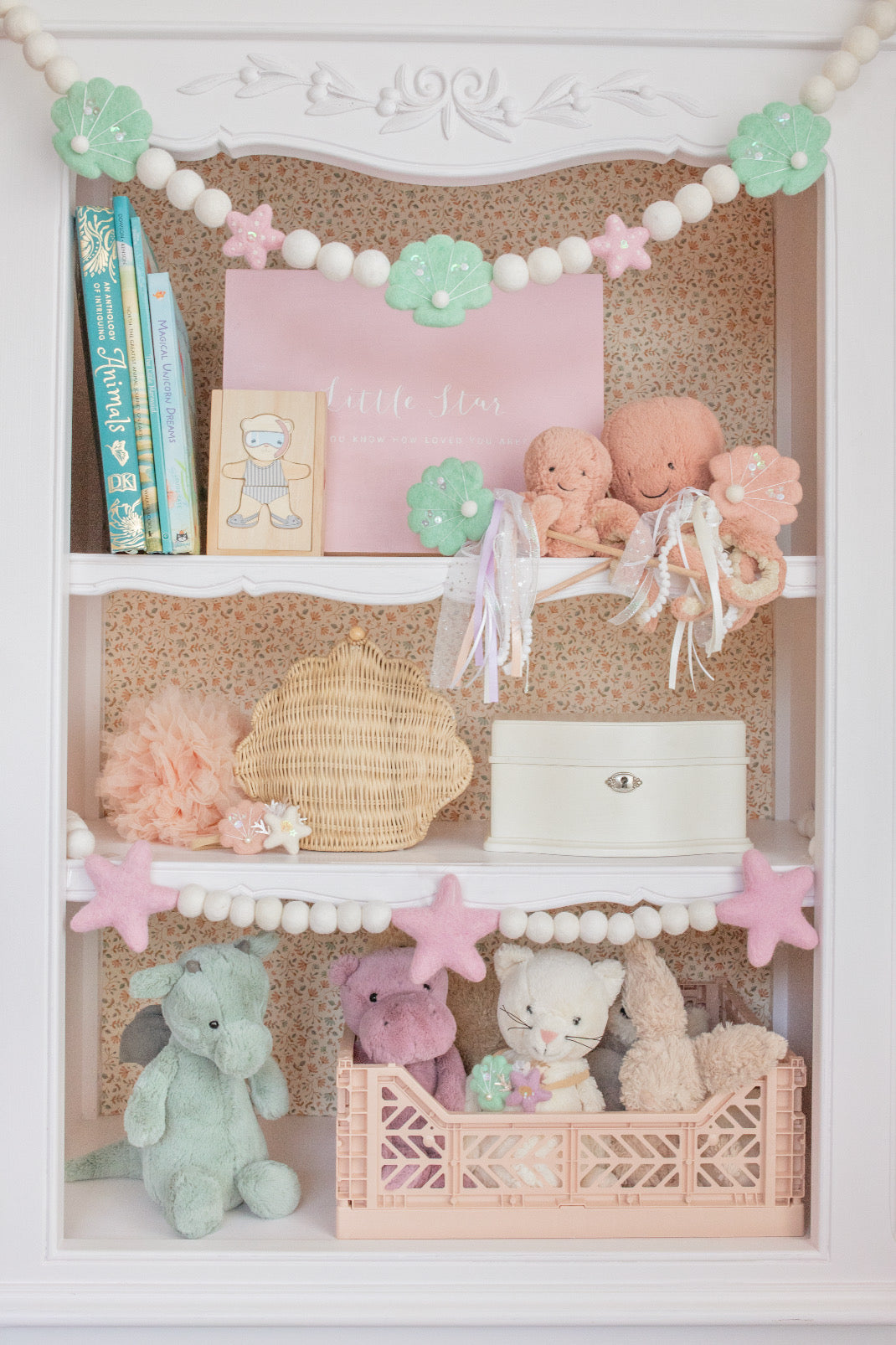 Mermaid shelfie in girls room